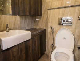 bathroom decor ideas by Rennovate